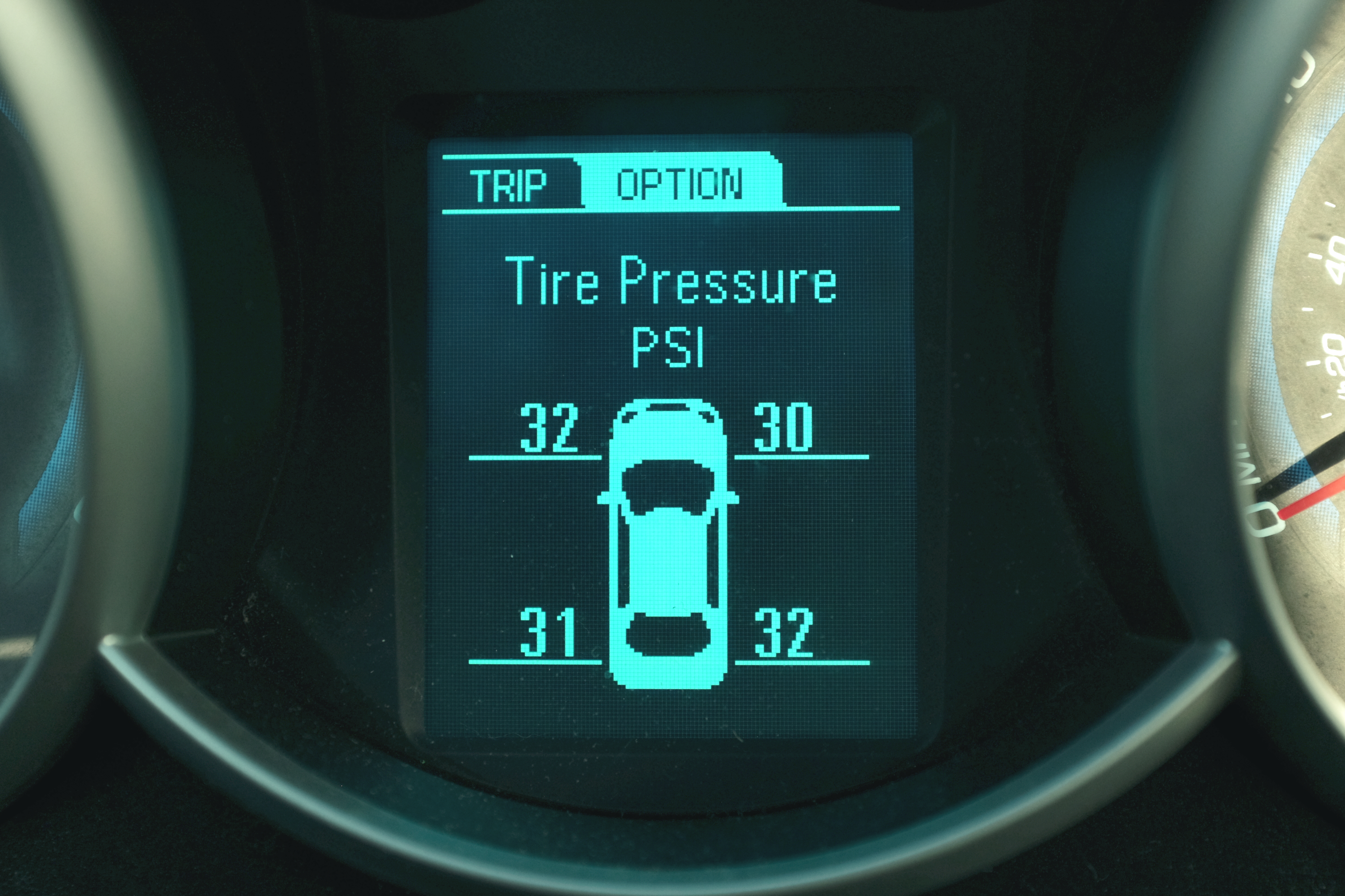 How does tire monitoring system work: main illustration