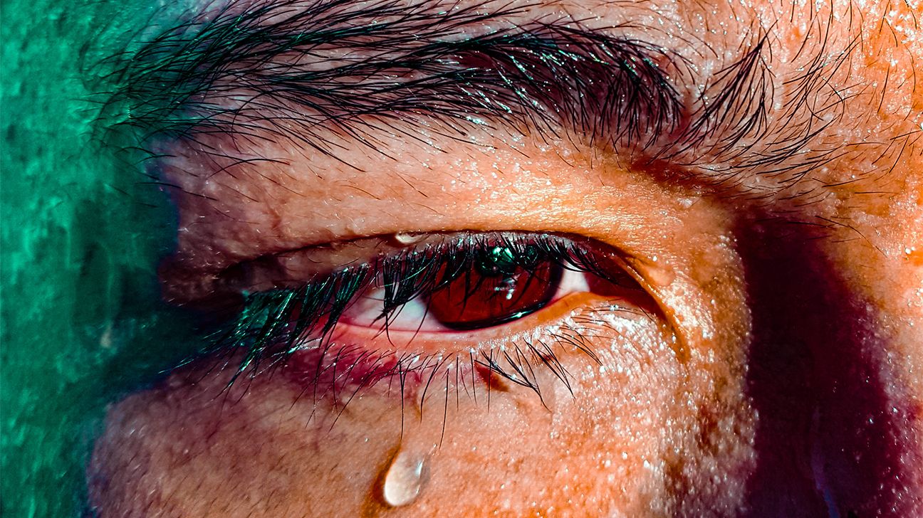 Why do my eyes sting when i cry: visual explanation