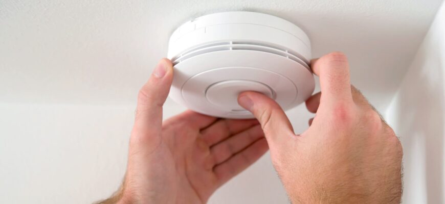 Smoke_Alarm_shutterstock_745714324