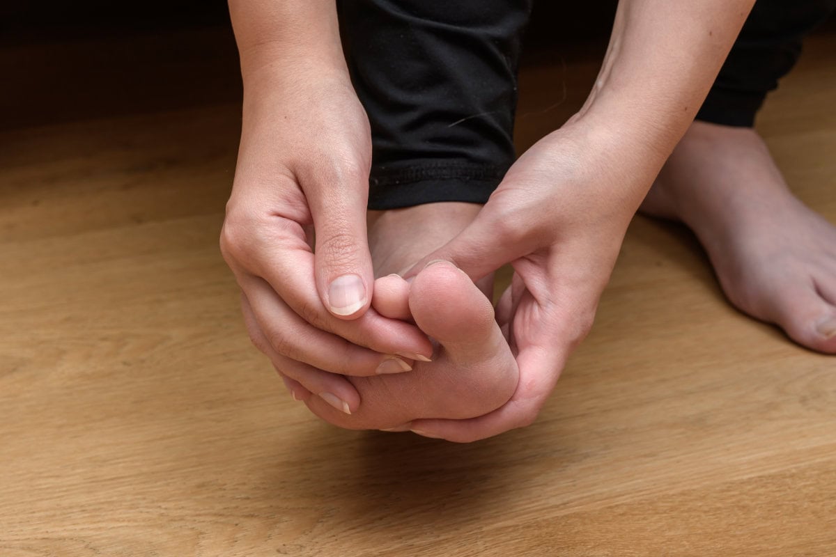 Why do i feel my feet numb: example and key details