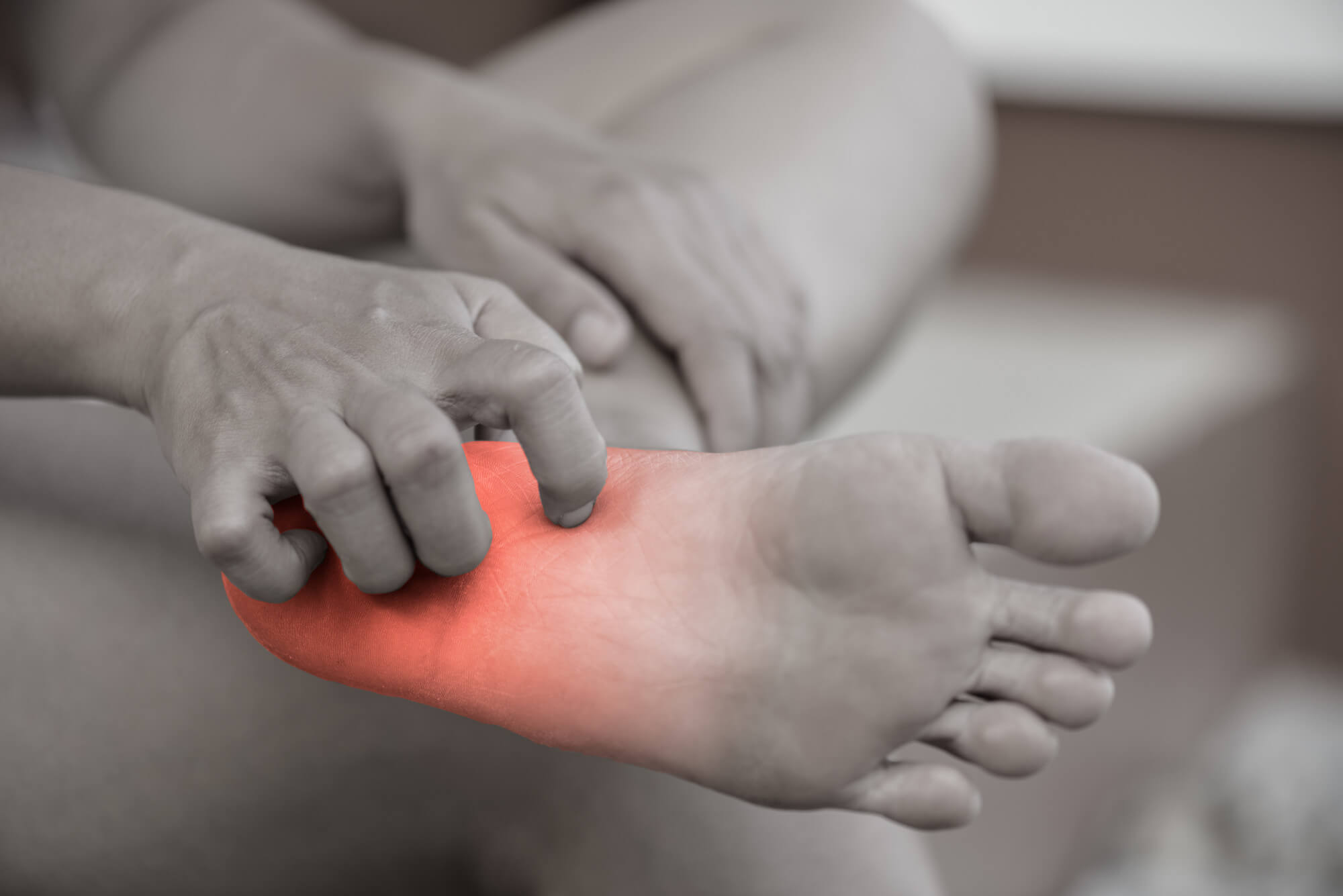 Why do the bottom of my feet itch: example and key details