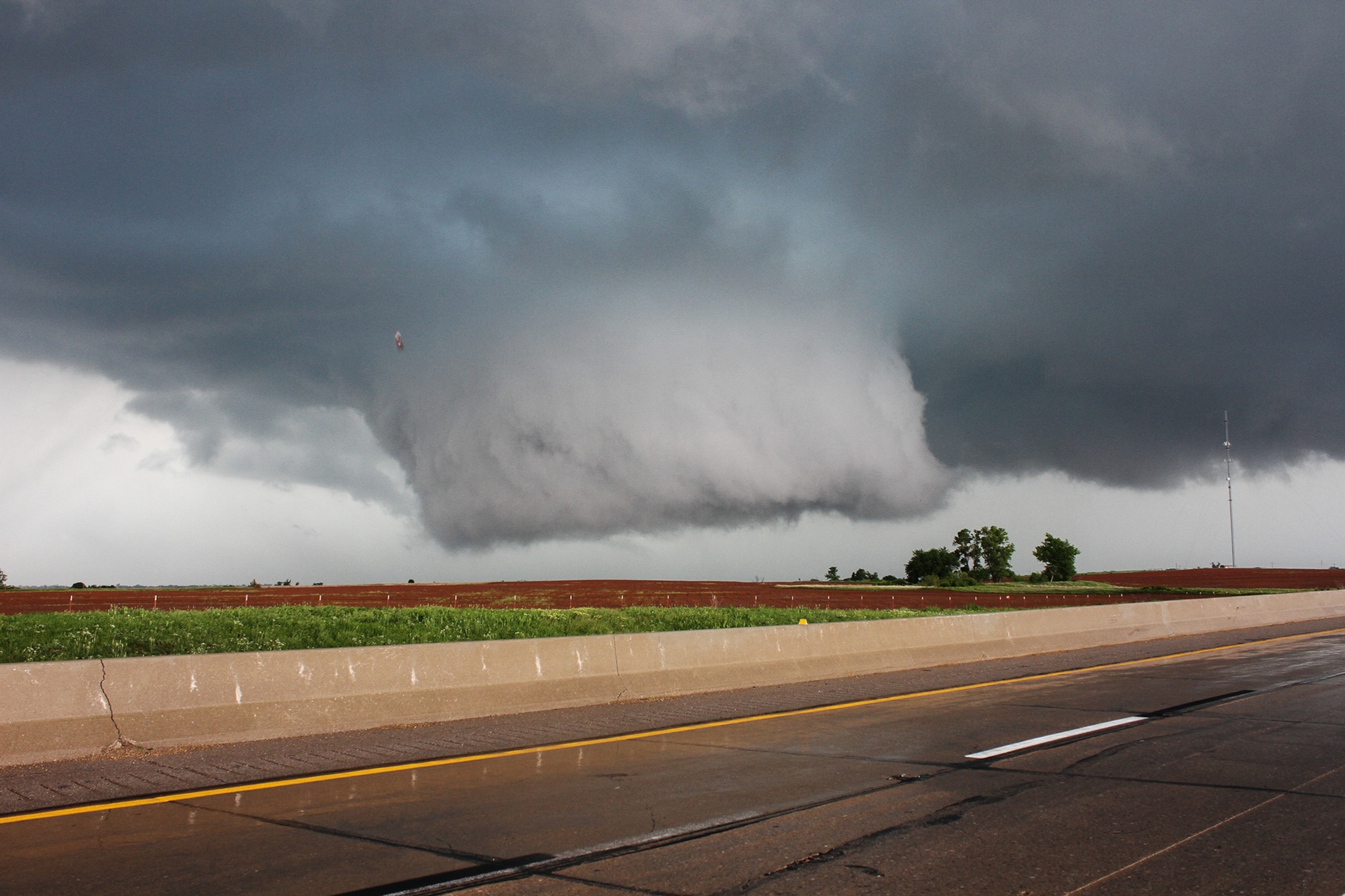 Why does tornadoes happen: visual explanation