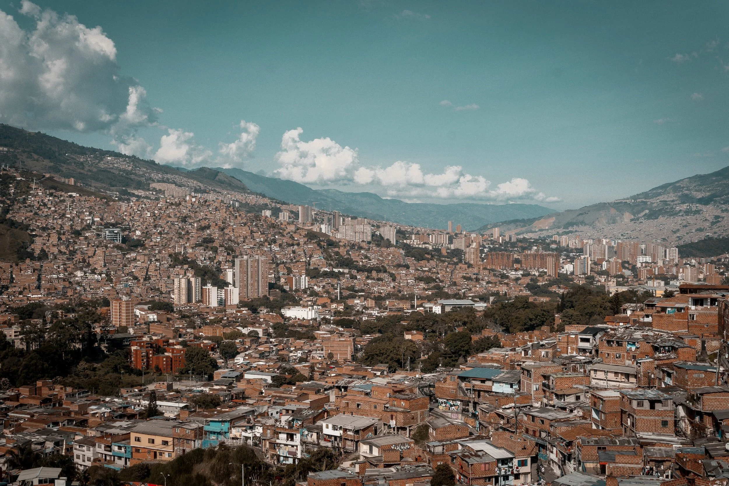 Is it safe to go to colombia: example and key details